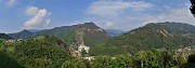 75 Da Benago di Sedrina vista sulla Corna Rossa (a dx nella foto)